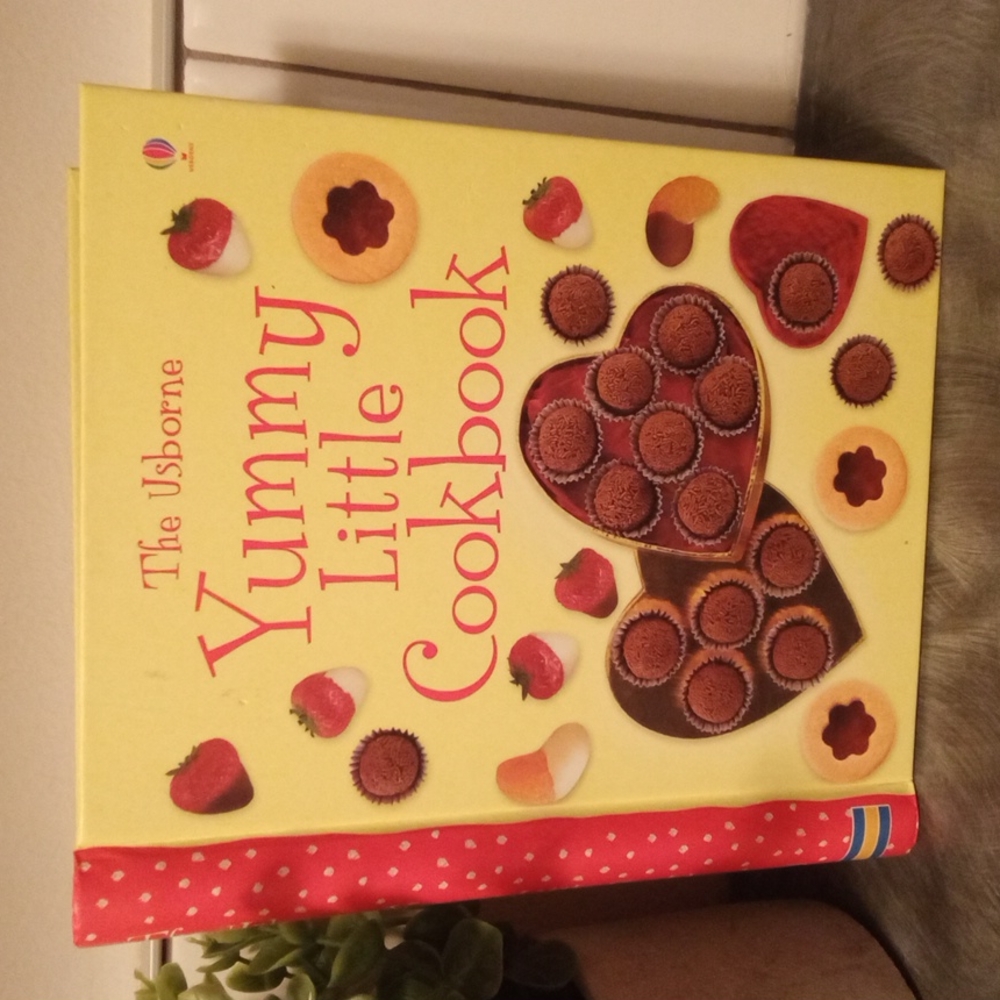 The Usborne Yummy Little Cookbook gifts